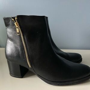 Women’s black boots, size 8M